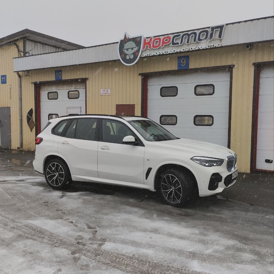 BMW X5 перед антикоррозийной обработкой в центре КорСтоп