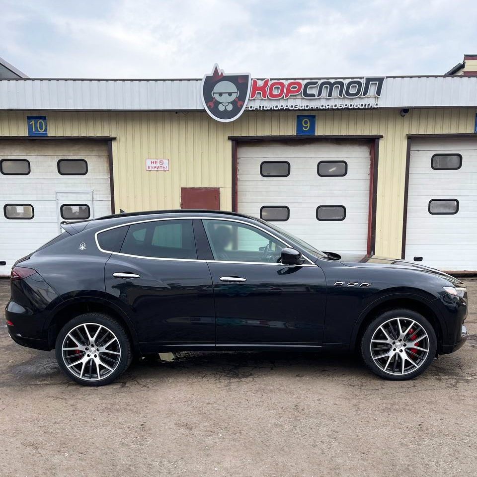 Maserati Levante перед антикоррозийной обработкой в центре КорСтоп